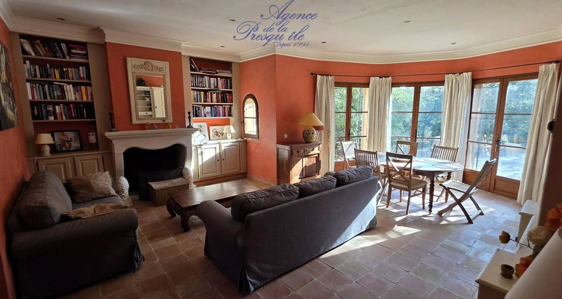 House in Hyeres, Provence-Alpes-Côte d'Azur, France 3 - 17486402