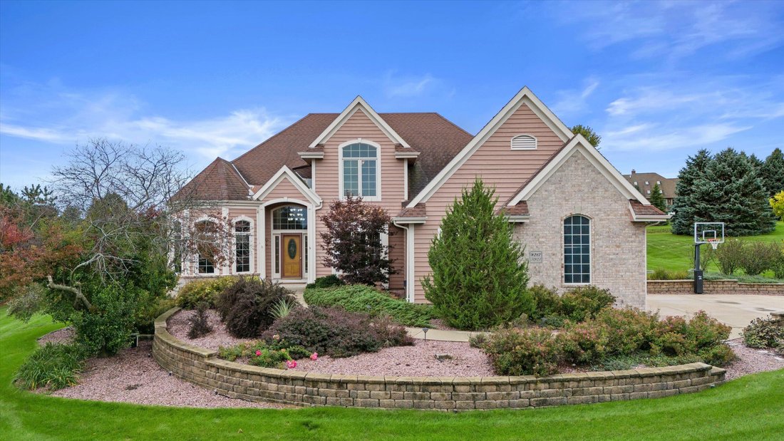 House in Waukesha, Wisconsin, United States 1 - 18979079