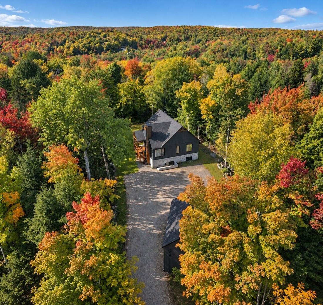 House in Sainte-Anne-des-Lacs, Quebec, Canada 2 - 18974687