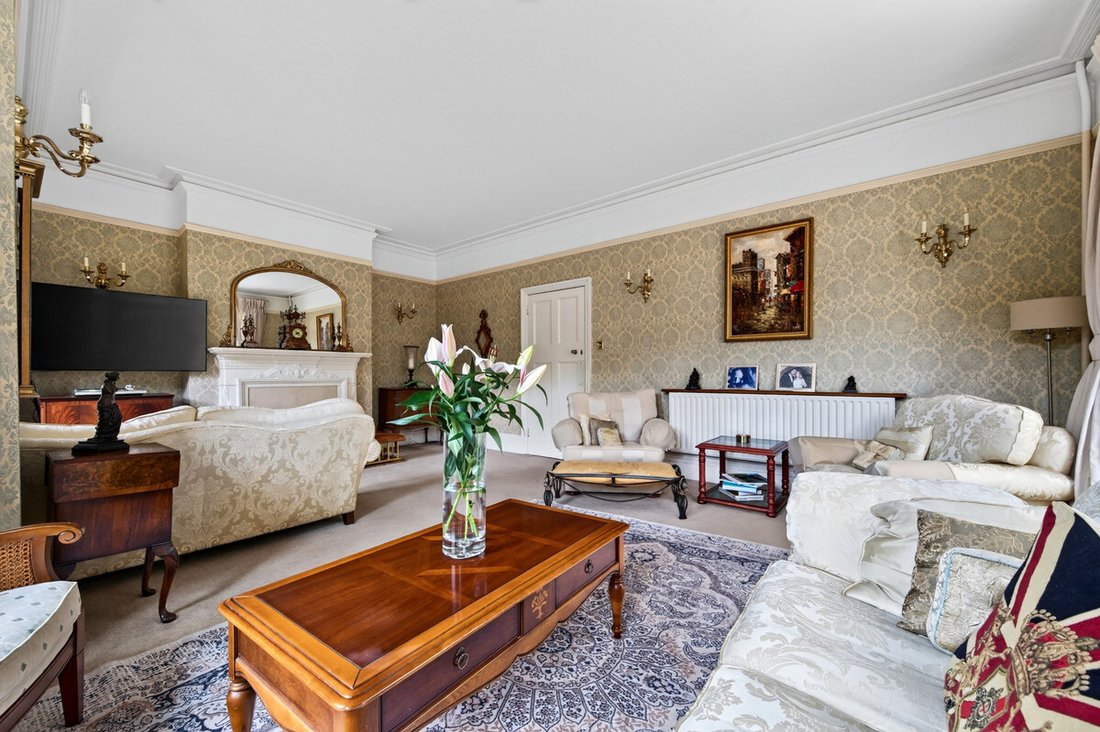 House in Crawley Hill, Surrey Heath, England 5 - 18974262