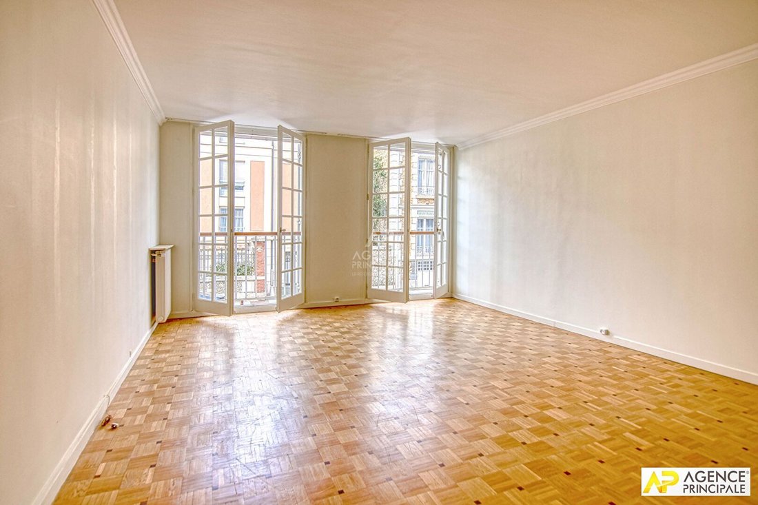 Apartment in Domaine National du Château, Versailles, France 1 - 18981444