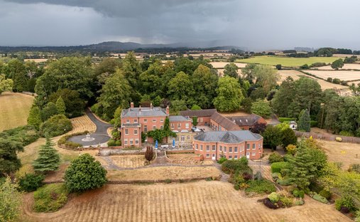Country House in Chaddesley Corbett, England 1