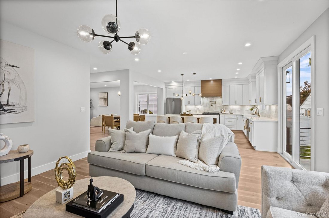 House in Bellmore, New York, United States 5 - 18972635