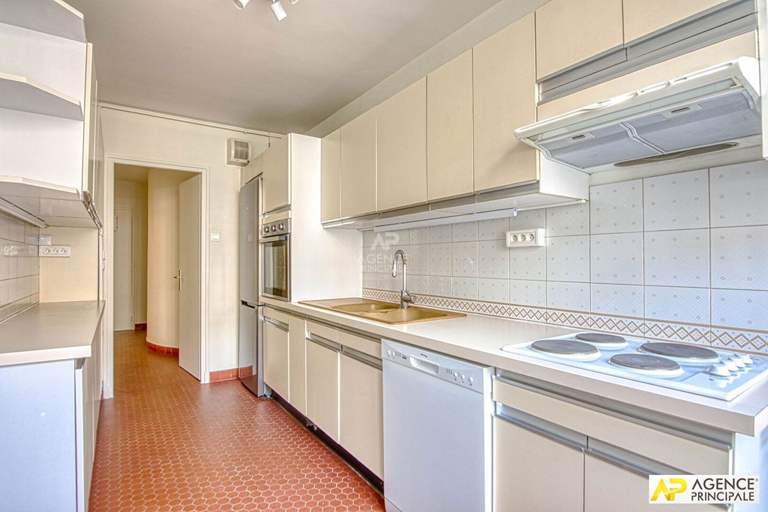 Apartment in Domaine National du Château, Versailles, France 5 - 18981444