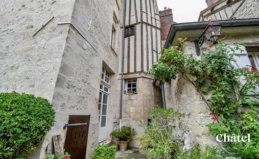 House in Senlis, Hauts-de-France, France 1
