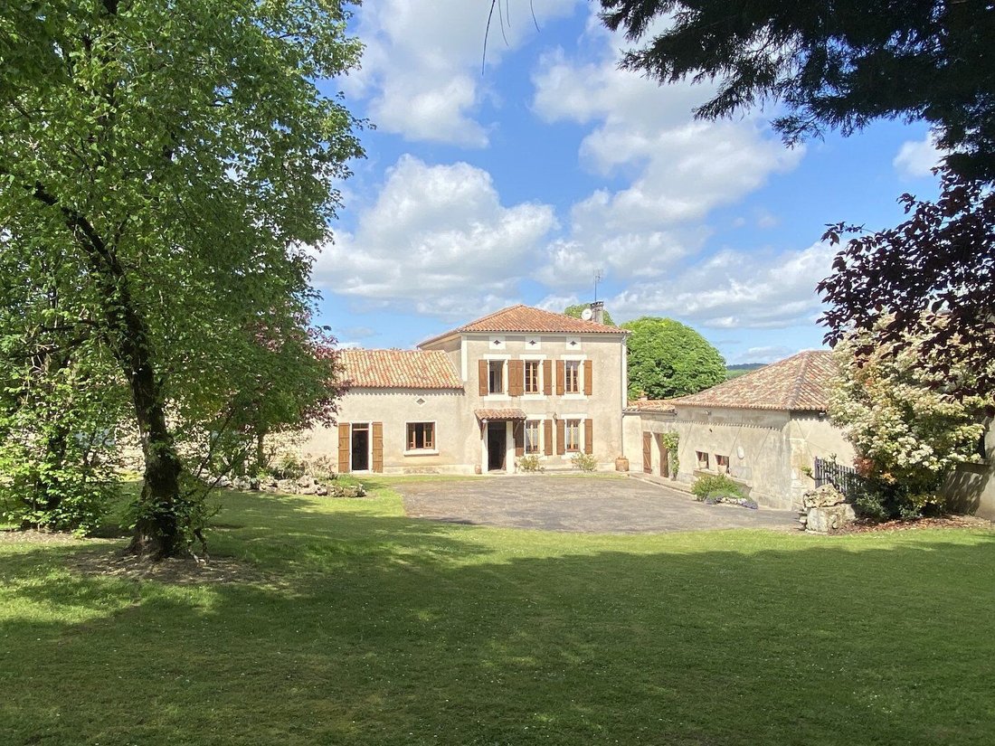 Villa in Villebois-Lavalette, Nouvelle-Aquitaine, France 2 - 18980871