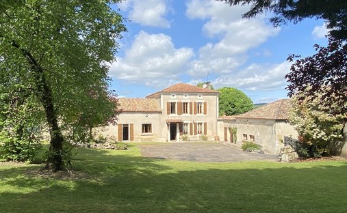 Villa à Villebois-Lavalette, Nouvelle-Aquitaine, France 1