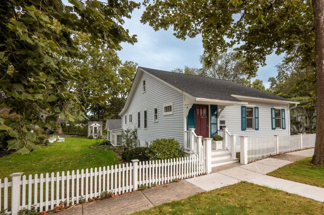 House in Geneva, Illinois, United States 1 - 18979117