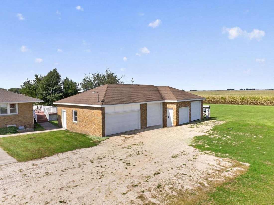 House in Ashton, Illinois, United States 5 - 18970236