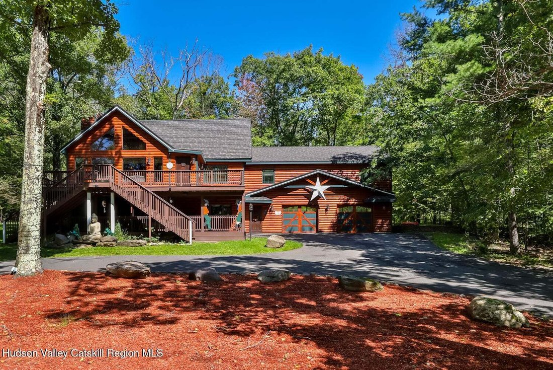Hunter, New York, United States 1 - 18976015
