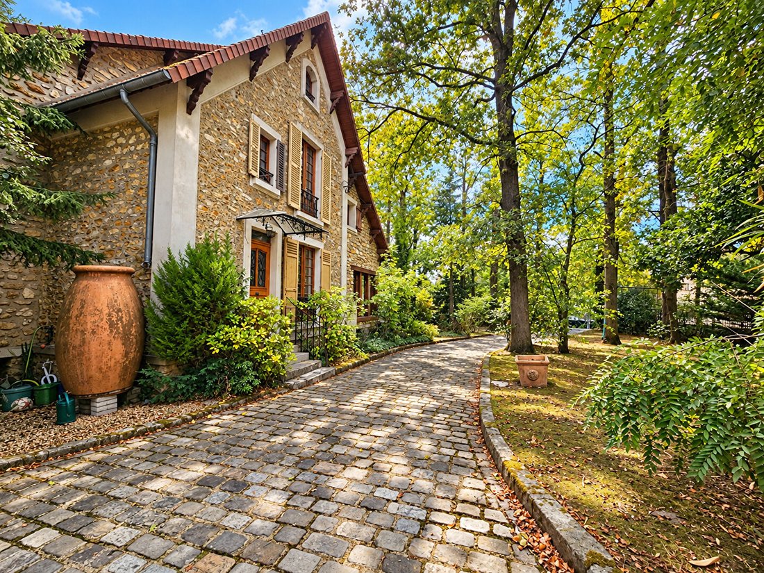 Villa in Beauchamp, Ile-de-France, France 1 - 18966564