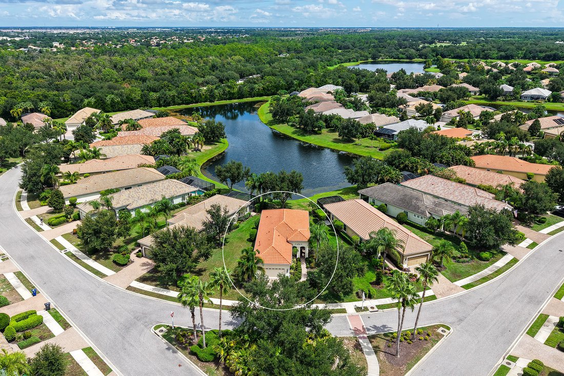 Bradenton, Florida, United States 2 - 18974410