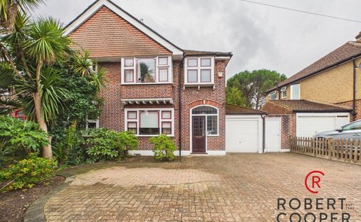 House in Northwood Hills, Hillingdon, England 1