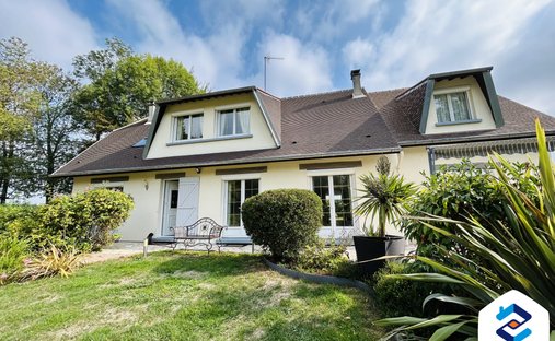 House in Villers-sur-Coudun, Hauts-de-France, France 1