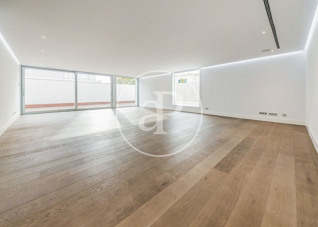 Villa in Ciudad Lineal, Madrid, Spain 1 - 18974097