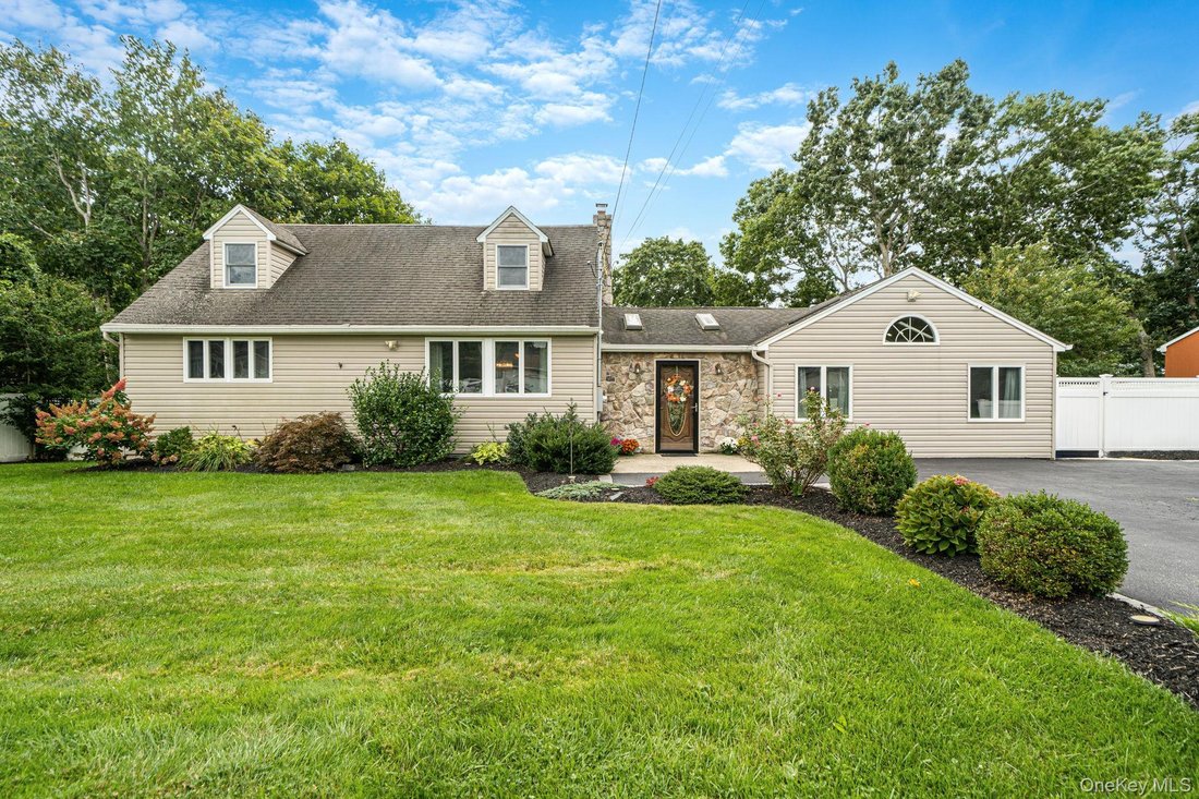 House in Shirley, New York, United States 1 - 18966408