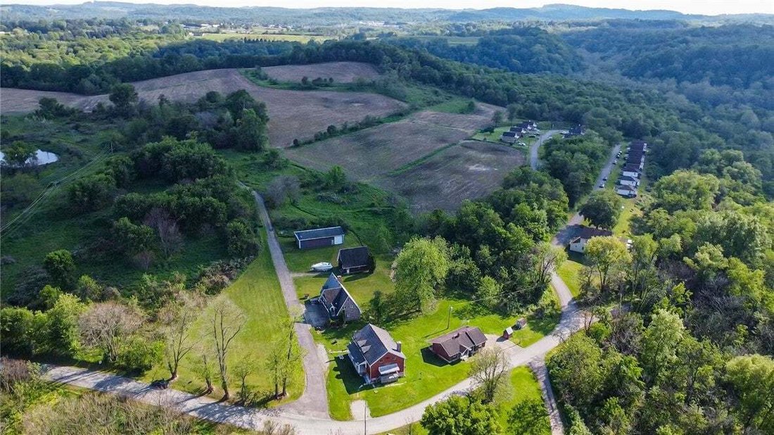 House in Smithton, Pennsylvania, United States 1 - 18068743