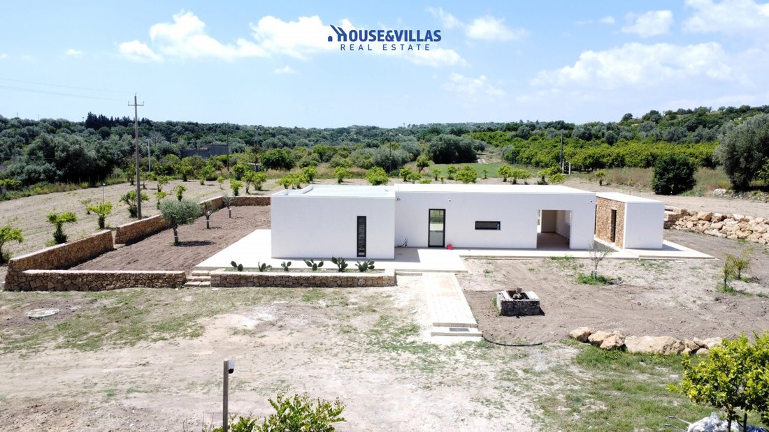 Villa in Noto, Sicily, Italy 2 - 18971568