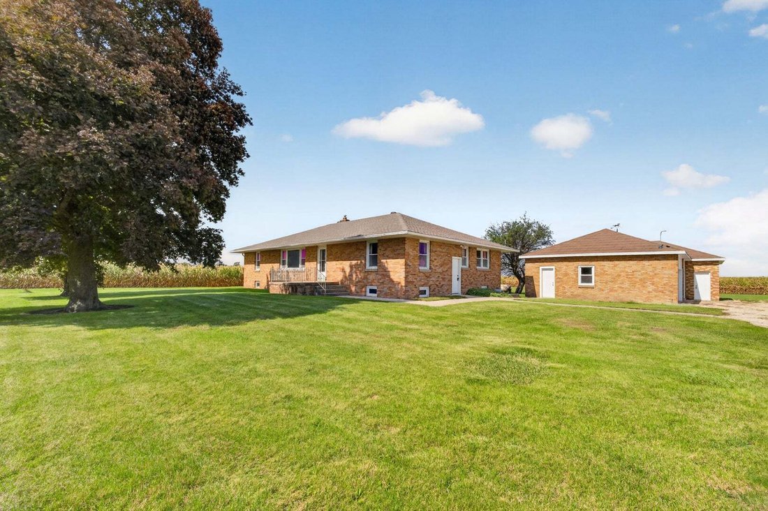 House in Ashton, Illinois, United States 3 - 18970236