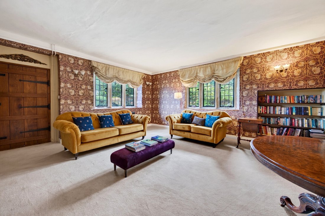 House in Tadley, England 5 - 18974249