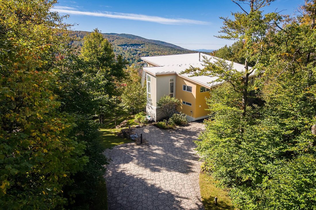 House in Sutton, Quebec, Canada 5 - 18981531