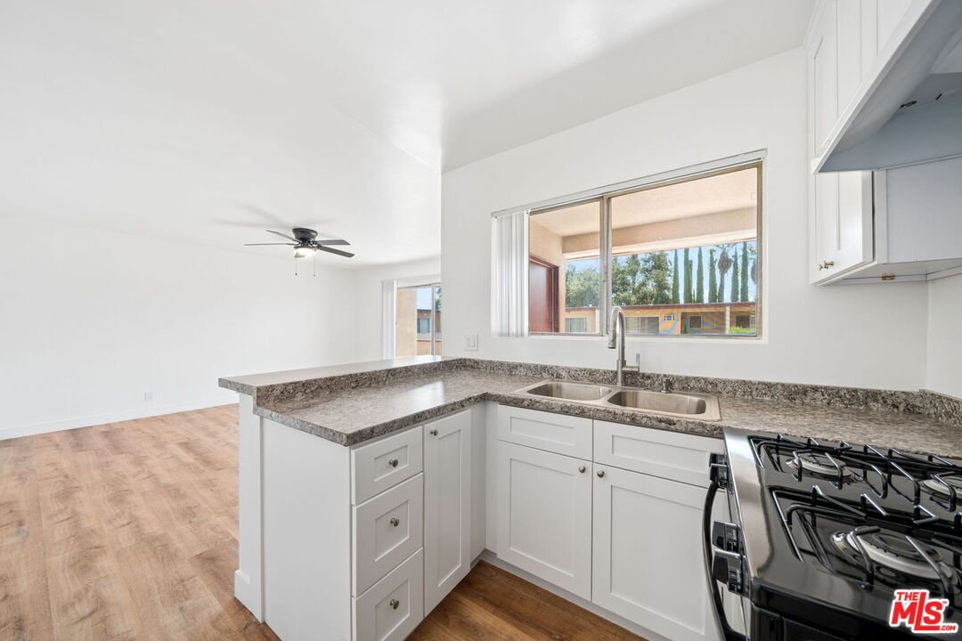 Altadena, California, United States 4 - 18970763