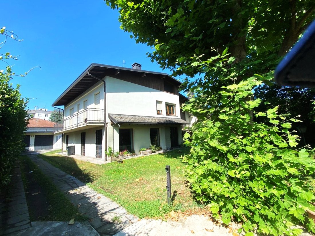 Villa in Rescaldina, Lombardy, Italy 1 - 18965027