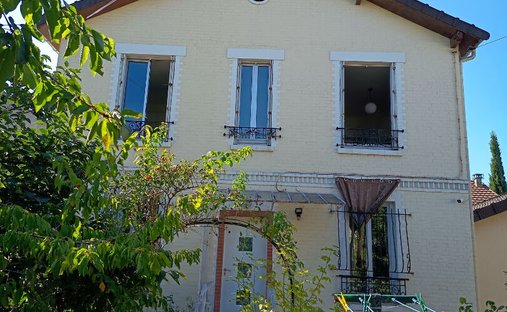 Villa in Bobigny, Ile-de-France, France 1