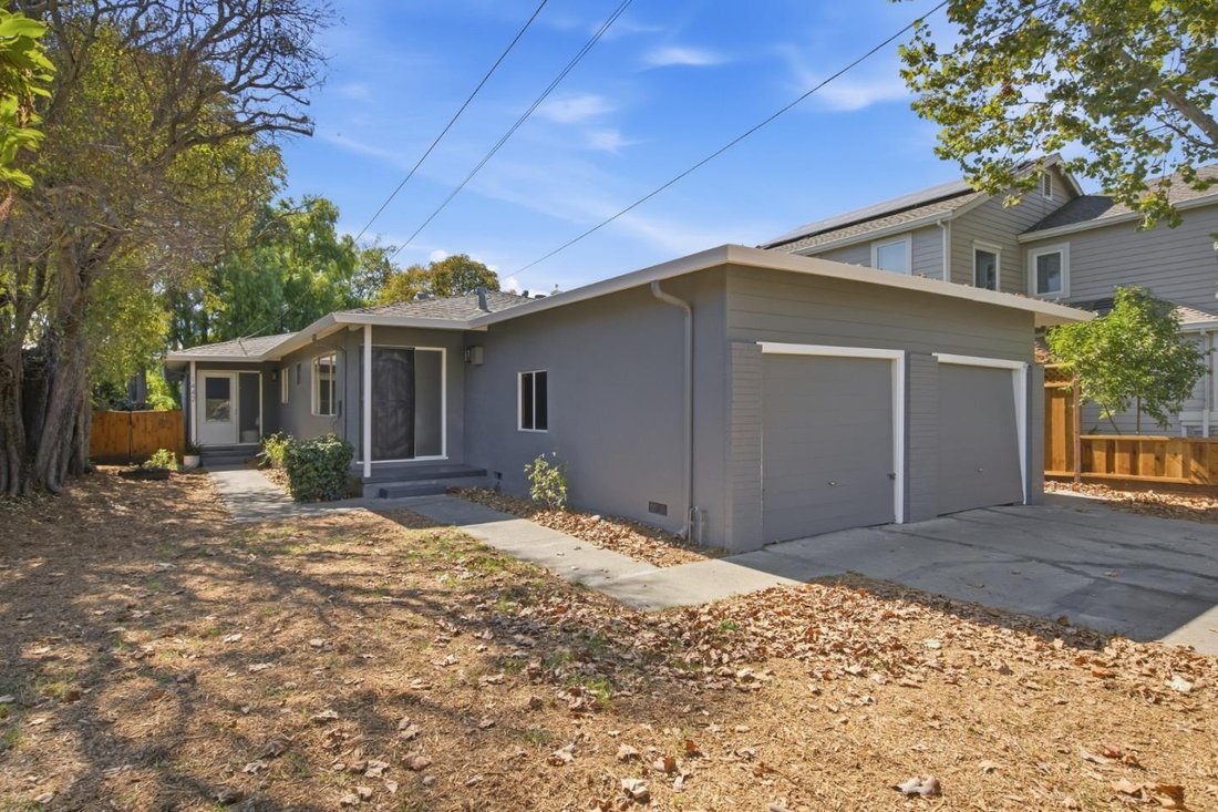 Redwood City, California, United States 3 - 18975096