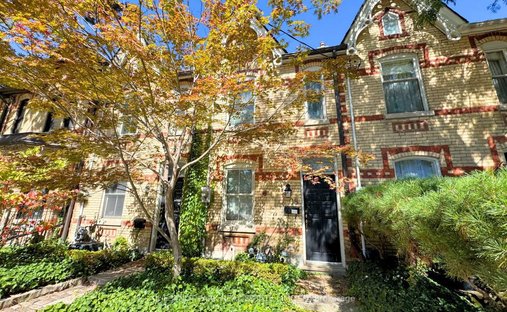 Villa in Toronto, Ontario, Canada 1