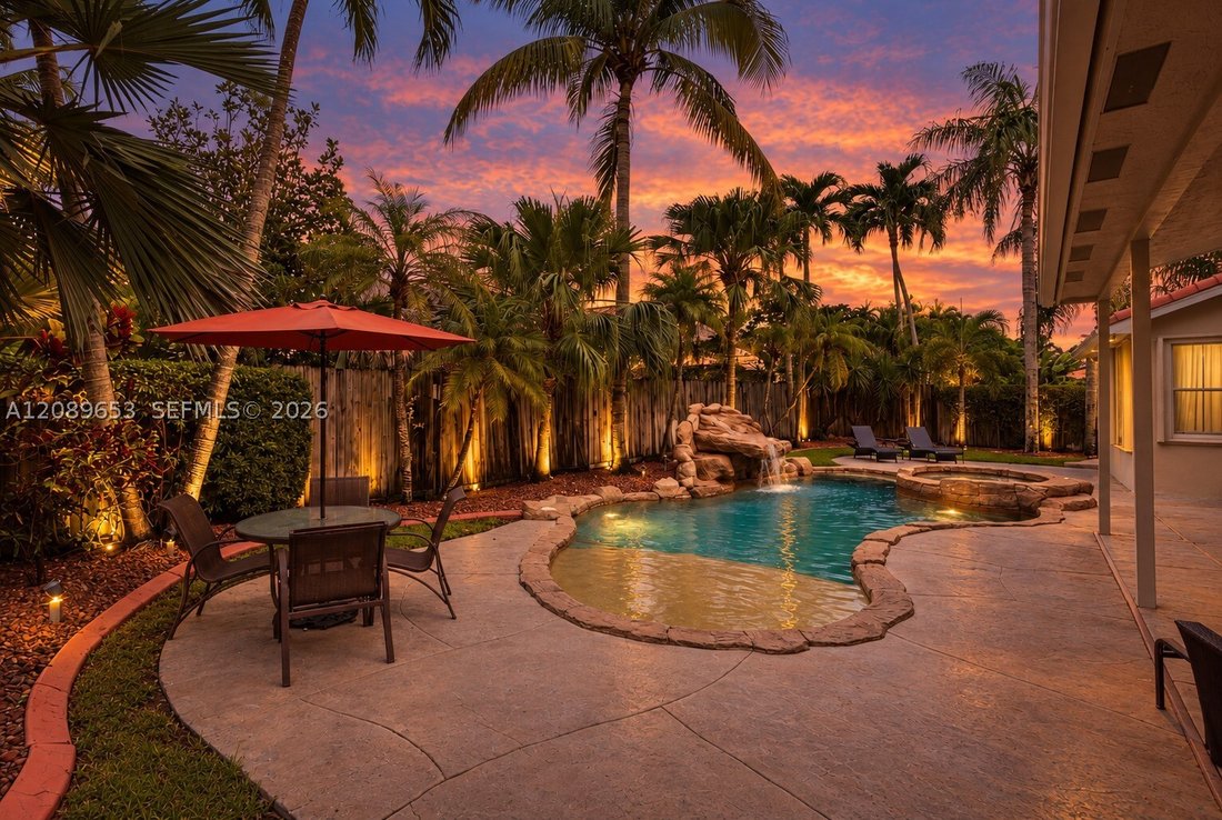 House in Pembroke Pines, Florida, United States 3 - 18942725