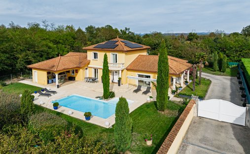 House in Tignieu-Jameyzieu, Auvergne-Rhône-Alpes, France 1