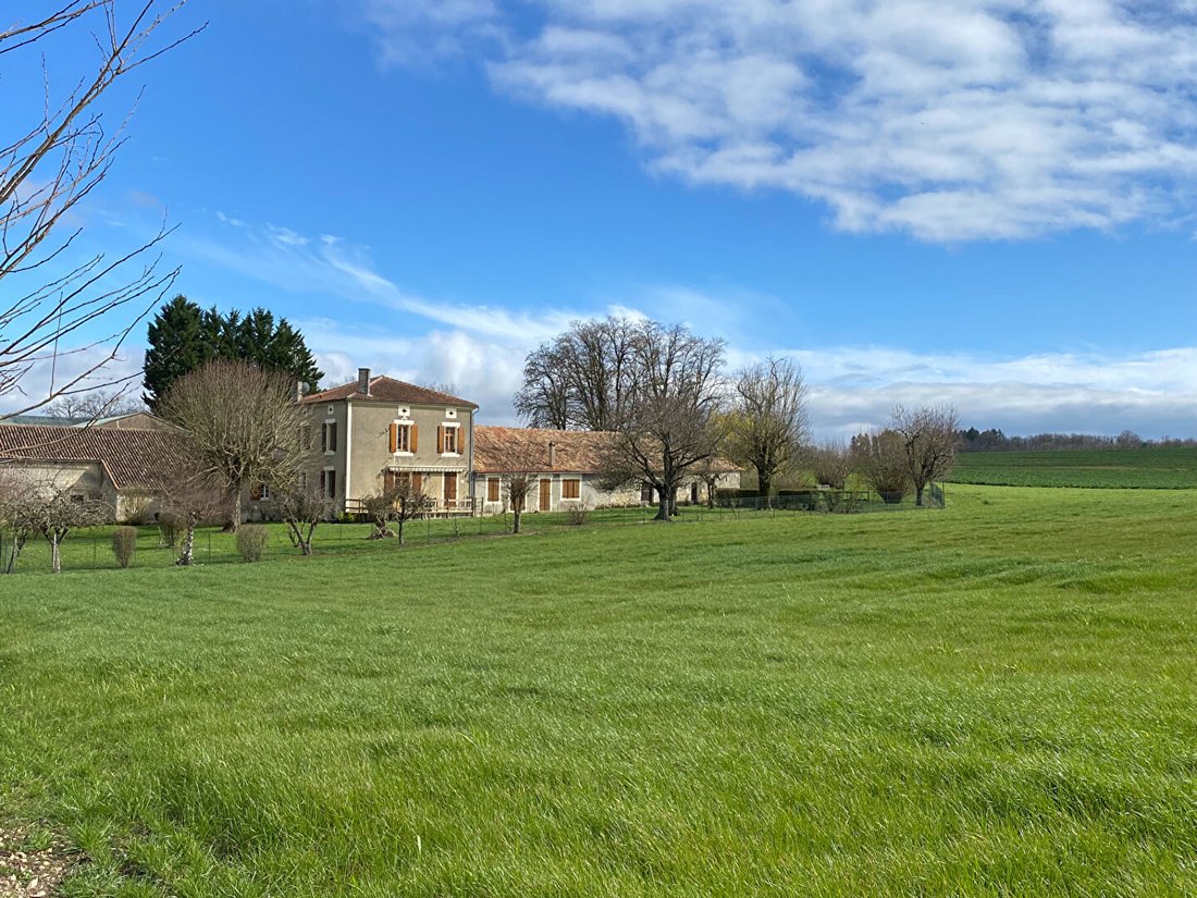 Villa in Villebois-Lavalette, Nouvelle-Aquitaine, France 3 - 18980871