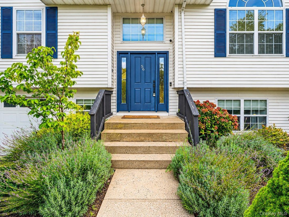 House in Manorville, New York, United States 3 - 18966403