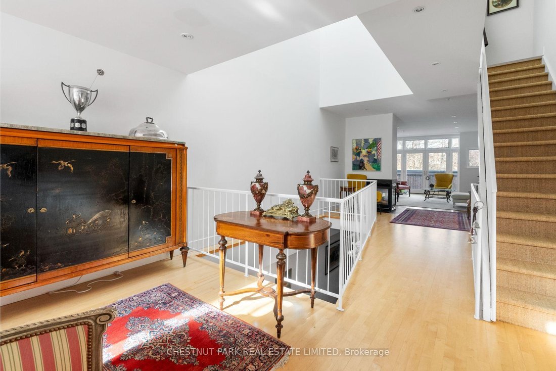 Villa in Toronto, Ontario, Canada 2 - 18975259