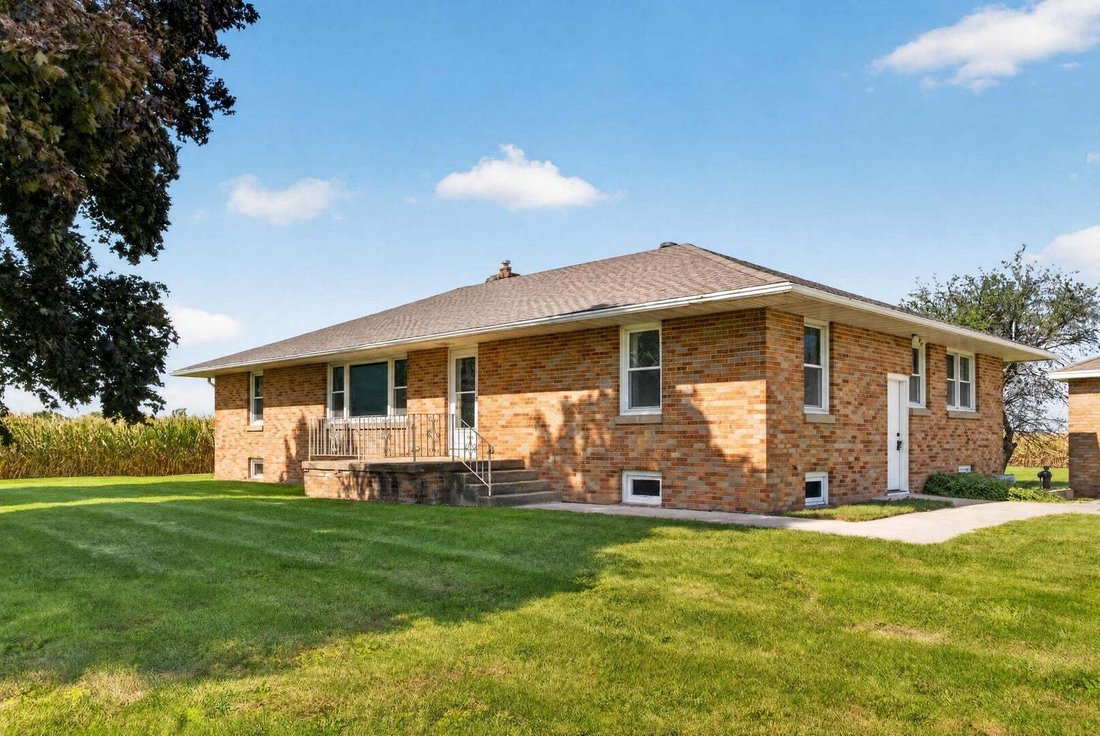 House in Ashton, Illinois, United States 4 - 18970236