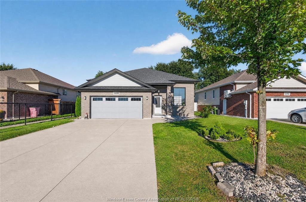 House in LaSalle, Ontario, Canada 3 - 18969806