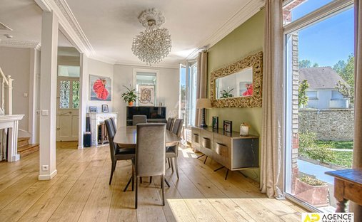 House in Montreuil, Versailles, France 1