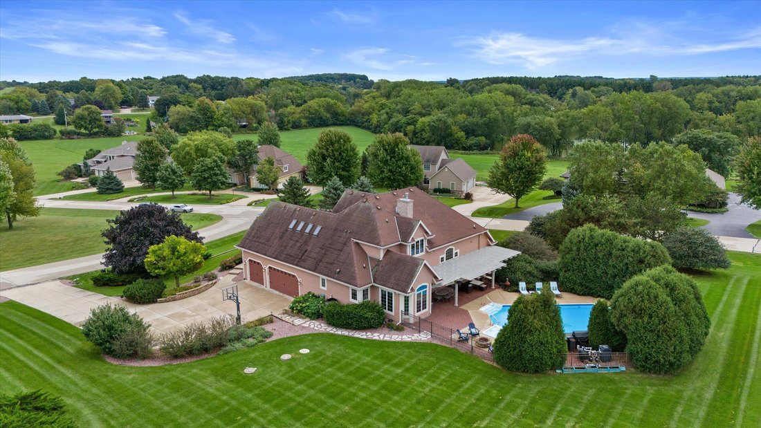 House in Waukesha, Wisconsin, United States 3 - 18979079