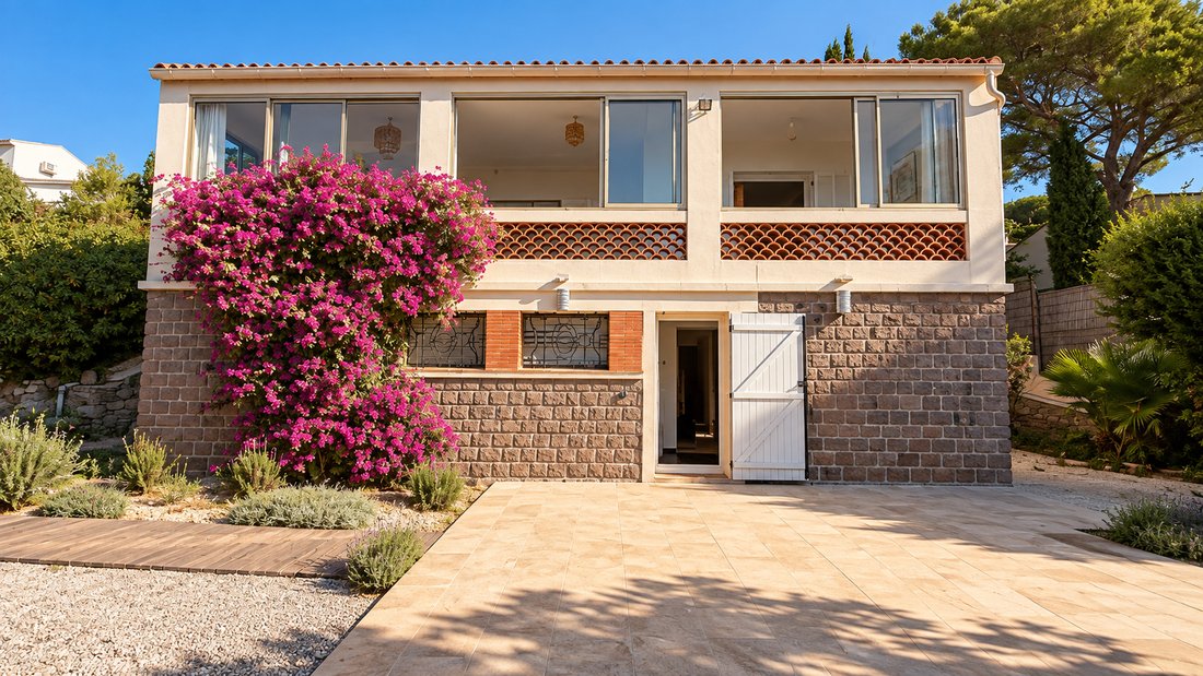 Villa in Les Issambres, Roquebrune-sur-Argens, France 2 - 18972403