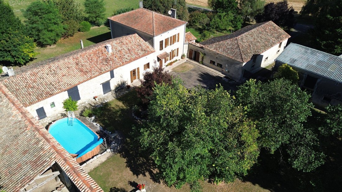Villa in Villebois-Lavalette, Nouvelle-Aquitaine, France 1 - 18980871