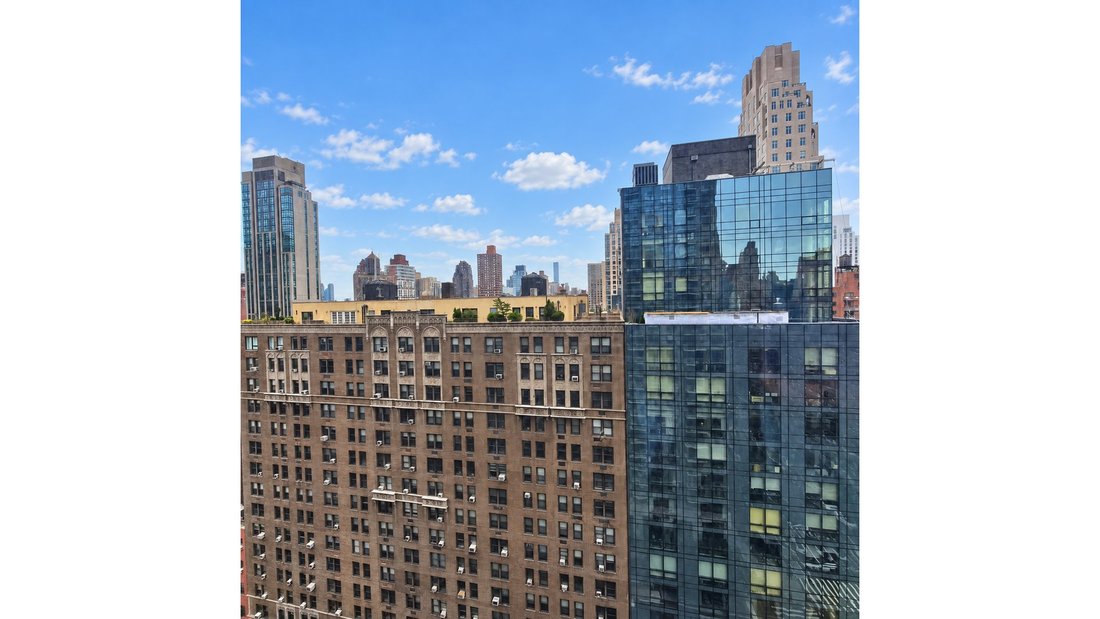 New York, New York, United States 2 - 18981518