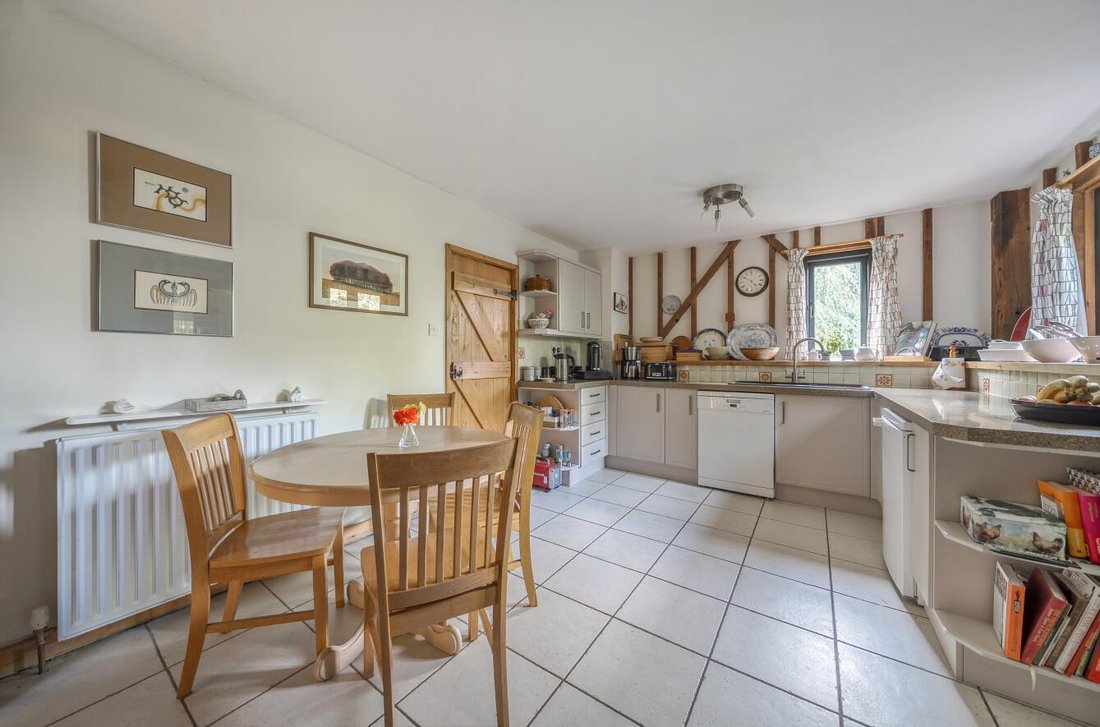 East Malling, England 4 - 17299619