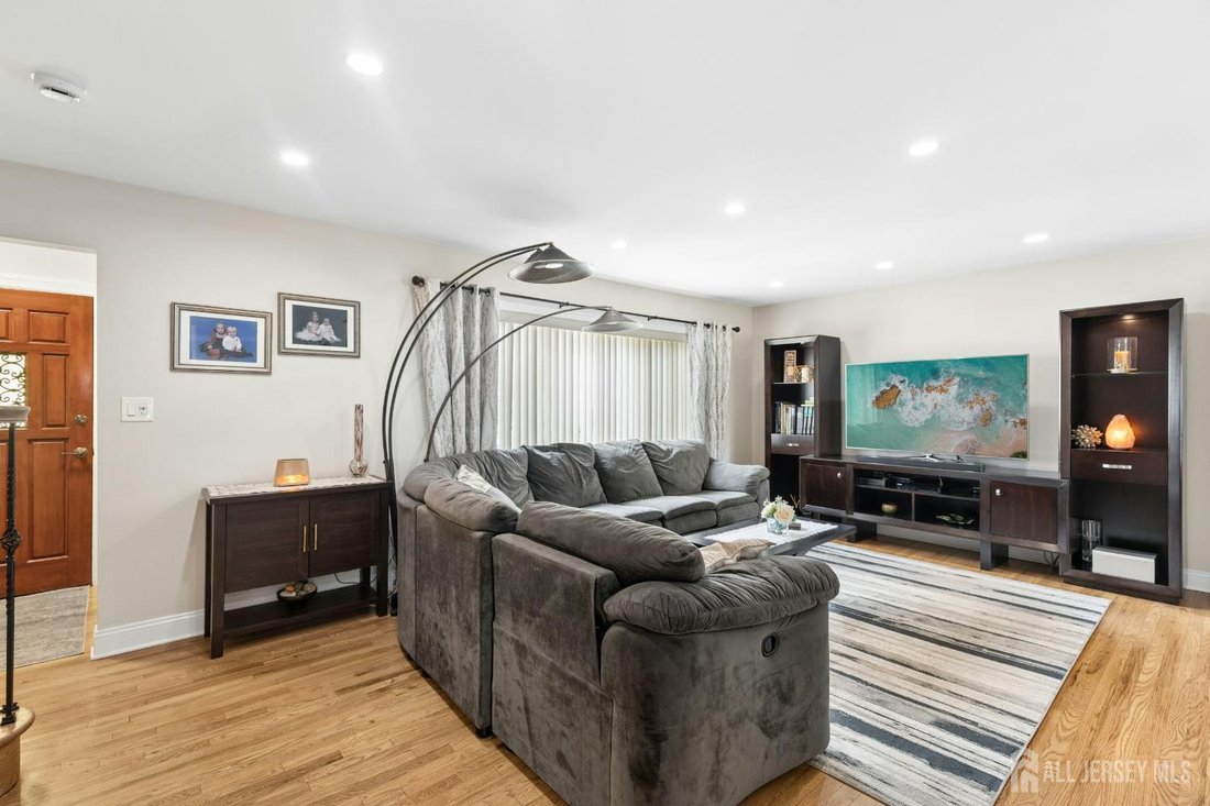 House in Woodbridge Township, New Jersey, United States 5 - 18979075