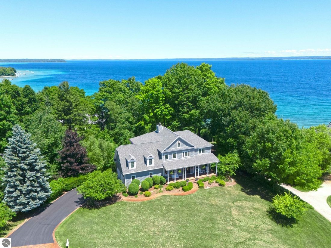 House in Traverse City, Michigan, United States 1 - 18976018