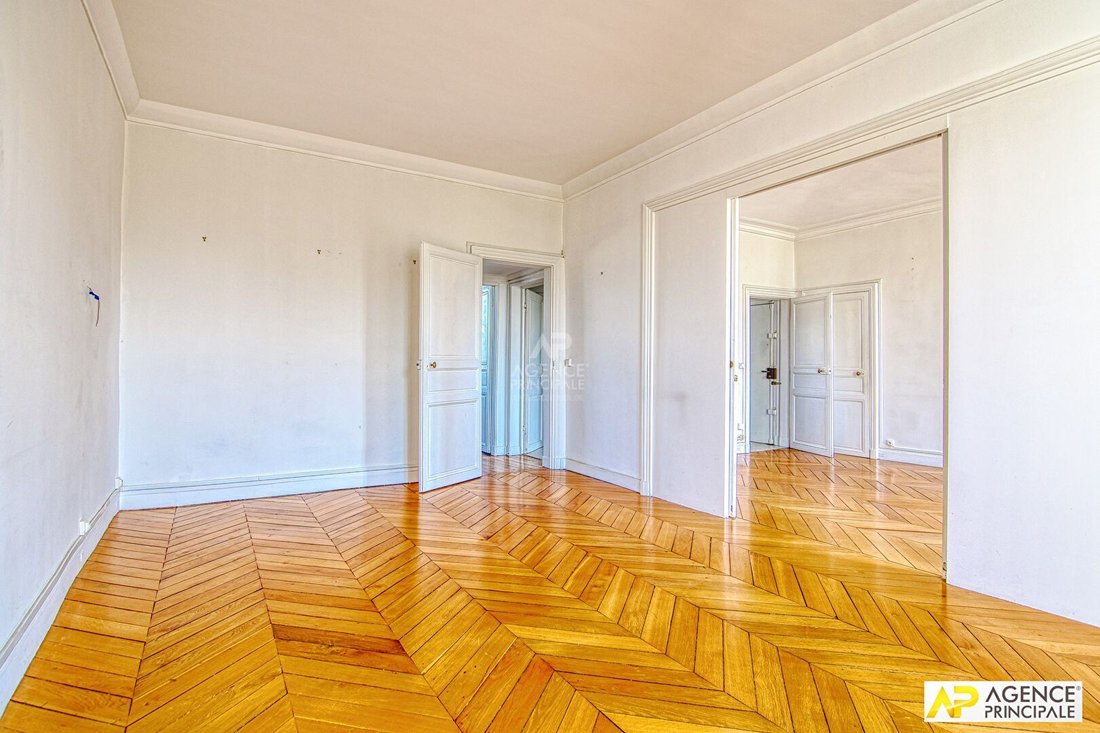 Apartment in Domaine National du Château, Versailles, France 4 - 18976811