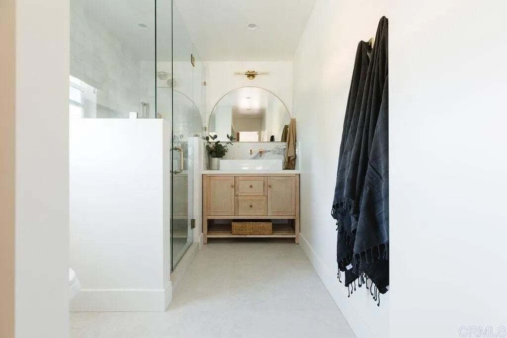 Carlsbad, California, United States 5 - 18965066