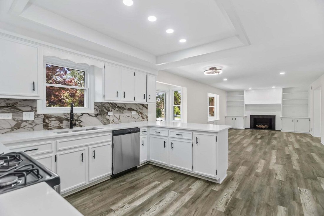 House in Aurora, Illinois, United States 5 - 18976217