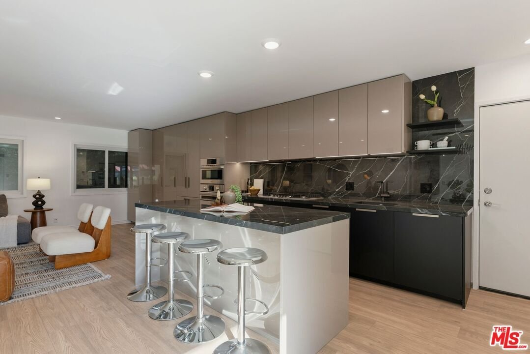 Condo in Los Angeles, California, United States 4 - 18975036