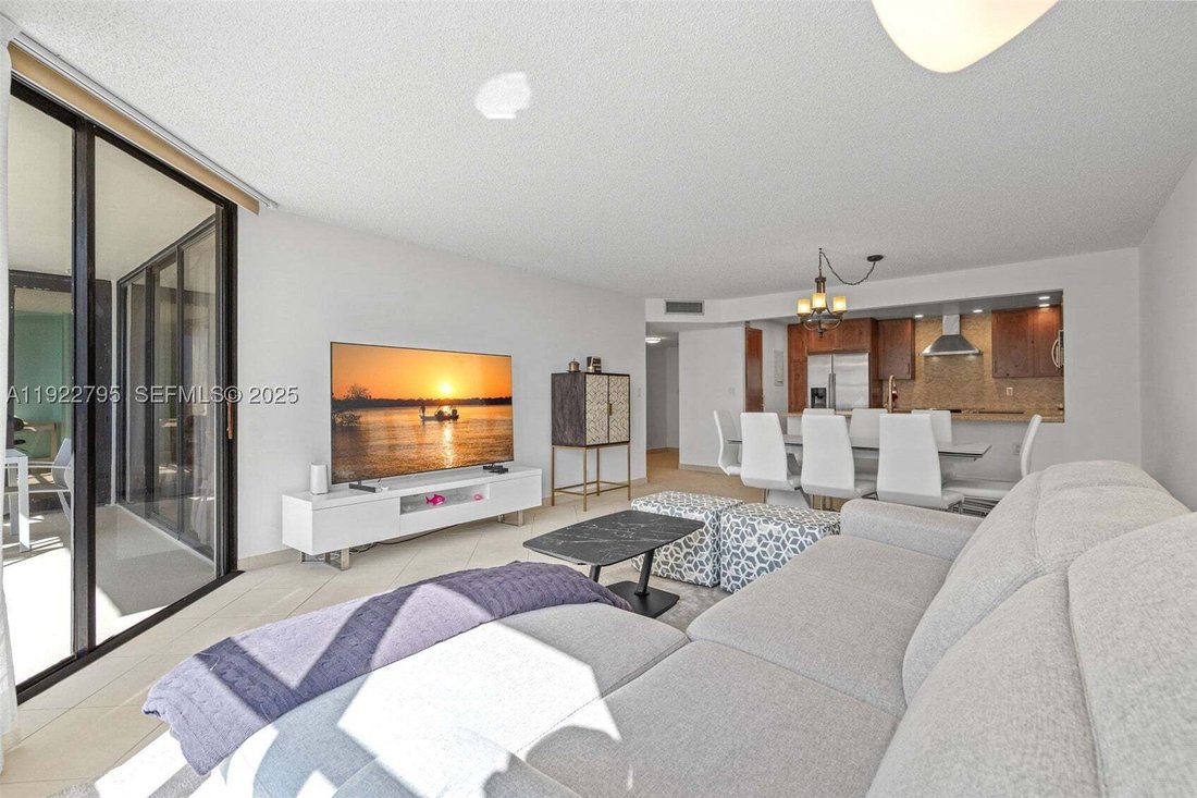Condo in Miami, Florida, United States 4 - 17205196